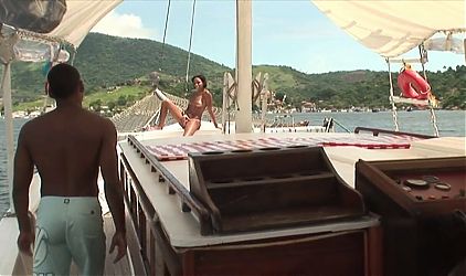 La sexy brasiliana Jessica Baya fa sesso anale su una barca