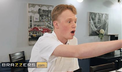 Syren De Mer Twerks Lets The Customer Do Whatever He Wants With Her For Some Extra Cash - Brazzers